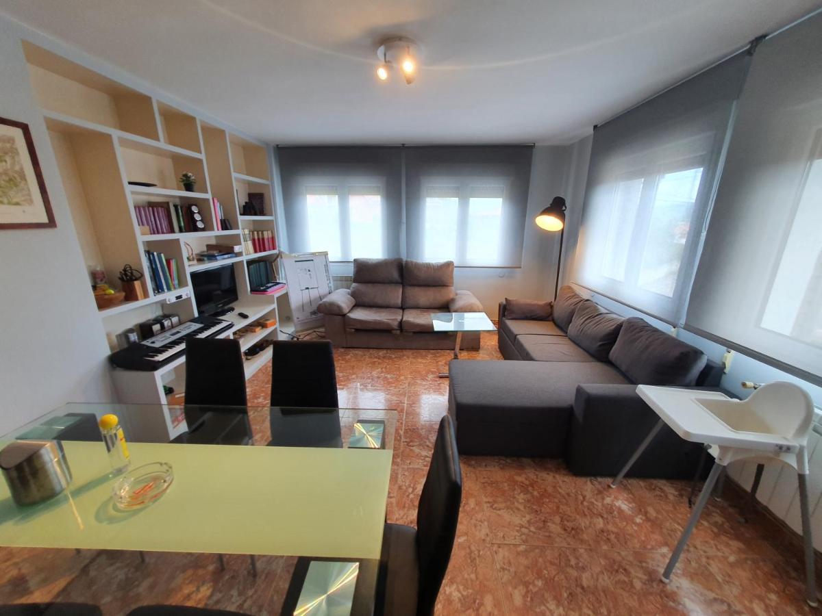 Lola - Casa Con Futbolín-billar-diana - 6pax