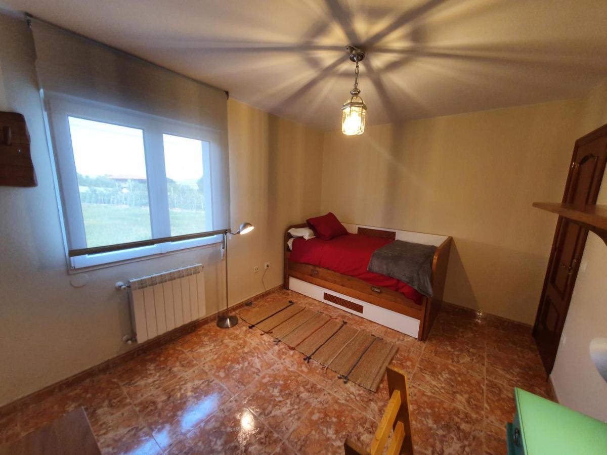 Lola - Casa Con Futbolín-billar-diana - 6pax