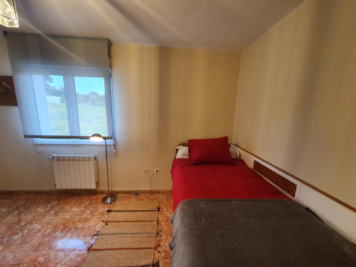 Lola - Casa Con Futbolín-billar-diana - 6pax *