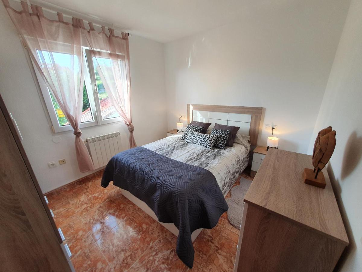 Lola - Casa Con Futbolín-billar-diana - 6pax * Gijón